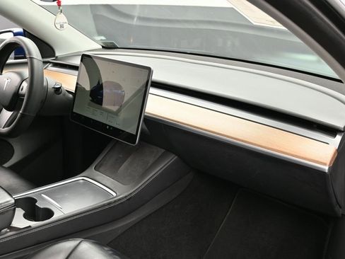 Used 2022 Tesla Model Y Performance image 40