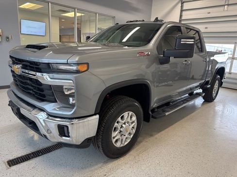 New 2026 Chevrolet Silverado 3500 LT image 10