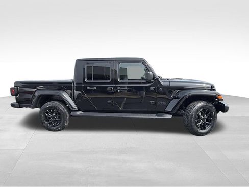 Used 2022 Jeep Gladiator Sport image 2