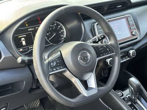 Used 2019 Nissan Kicks SV FWD image 21