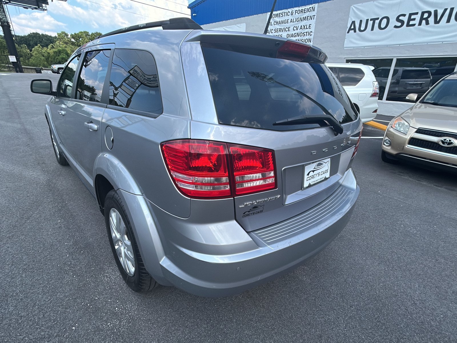 Used 2020 Dodge Journey SE FWD image 3