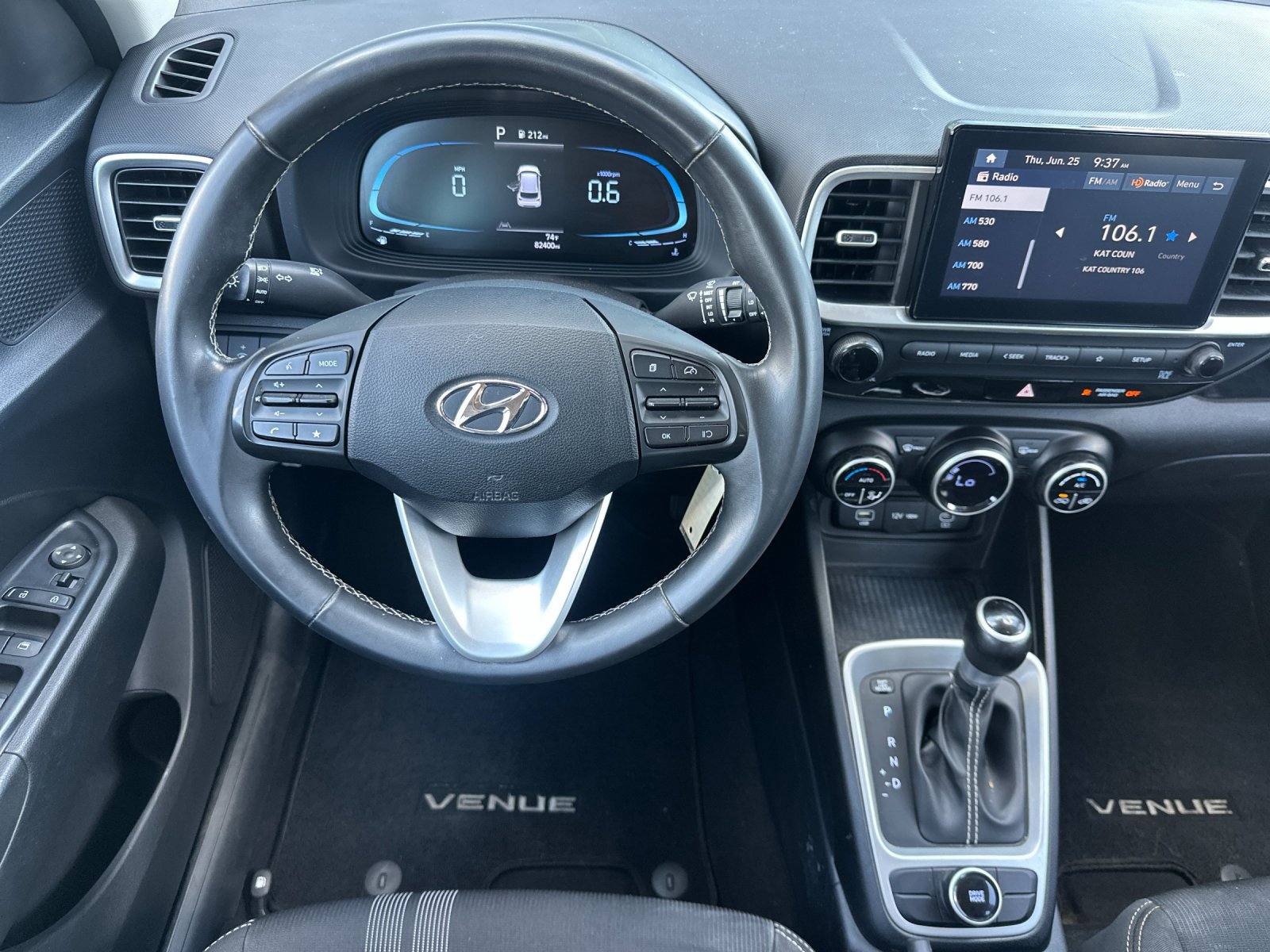 Used 2023 Hyundai Venue SEL FWD image 14