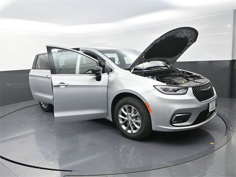 New 2026 Chrysler Pacifica Select image 25