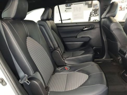 Used 2022 Toyota Highlander XSE image 18