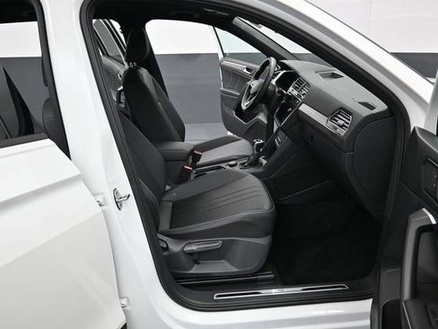 Used 2023 Volkswagen Tiguan SE R-Line image 34