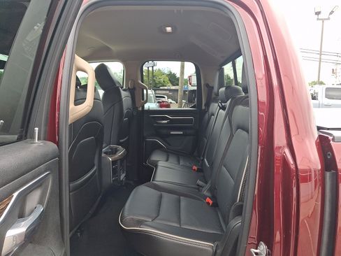 Used 2019 RAM 1500 Laramie AWD/4WD image 10