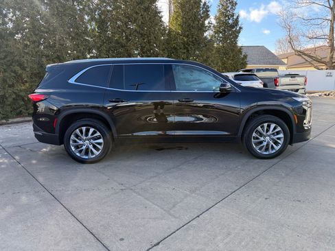 Used 2025 Buick Enclave Preferred w/ Power Package image 12