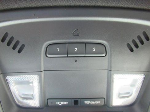 Certified 2023 Chevrolet Traverse Premier FWD image 30