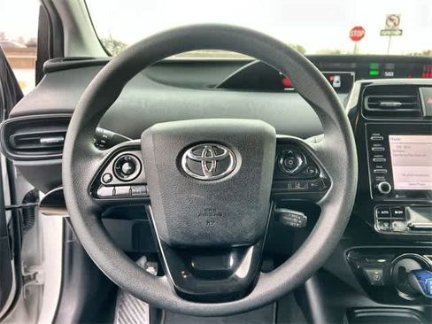 Used 2022 Toyota Prius L Eco image 17