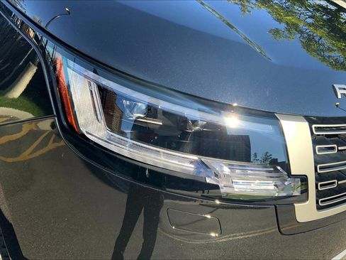 New 2025 Land Rover Range Rover SE image 13