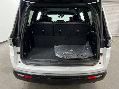 New 2026 Jeep Grand Wagoneer Limited w/ HD Trailer Tow Package AWD/4WD image 25