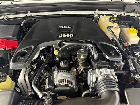 Used 2018 Jeep Wrangler Unlimited Sport AWD/4WD image 31