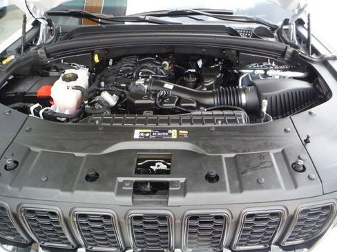 Certified 2024 Jeep Grand Cherokee Altitude AWD/4WD image 11