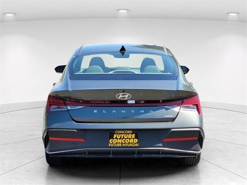 New 2025 Hyundai Elantra Blue image 4