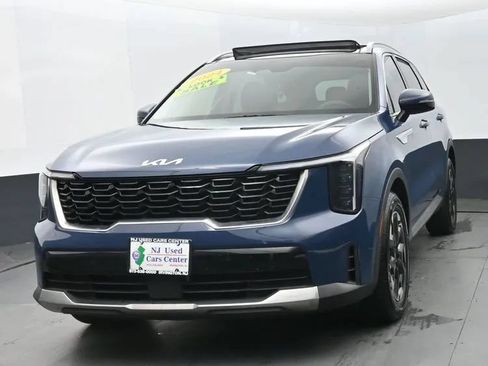 Used 2024 Kia Sorento S w/ Panoramic Sunroof Package FWD image 1