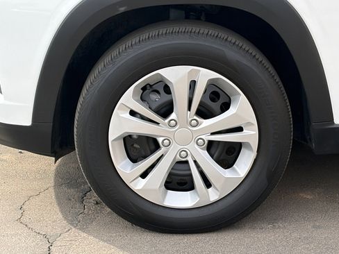 Used 2025 Chevrolet Trax LS image 6