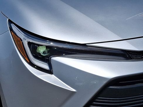 Used 2023 Toyota Corolla LE AWD/4WD image 10