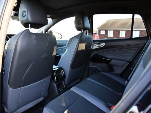 Used 2024 Volkswagen ID.4 S image 15