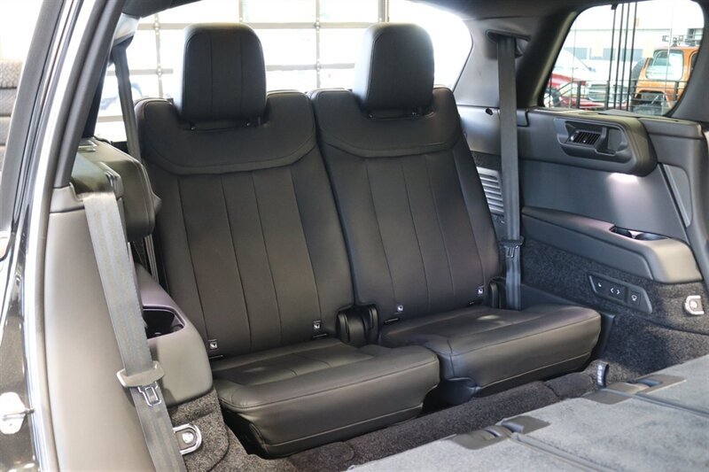Used 2025 Land Rover Range Rover Long Wheelbase Autobiography AWD/4WD image 18