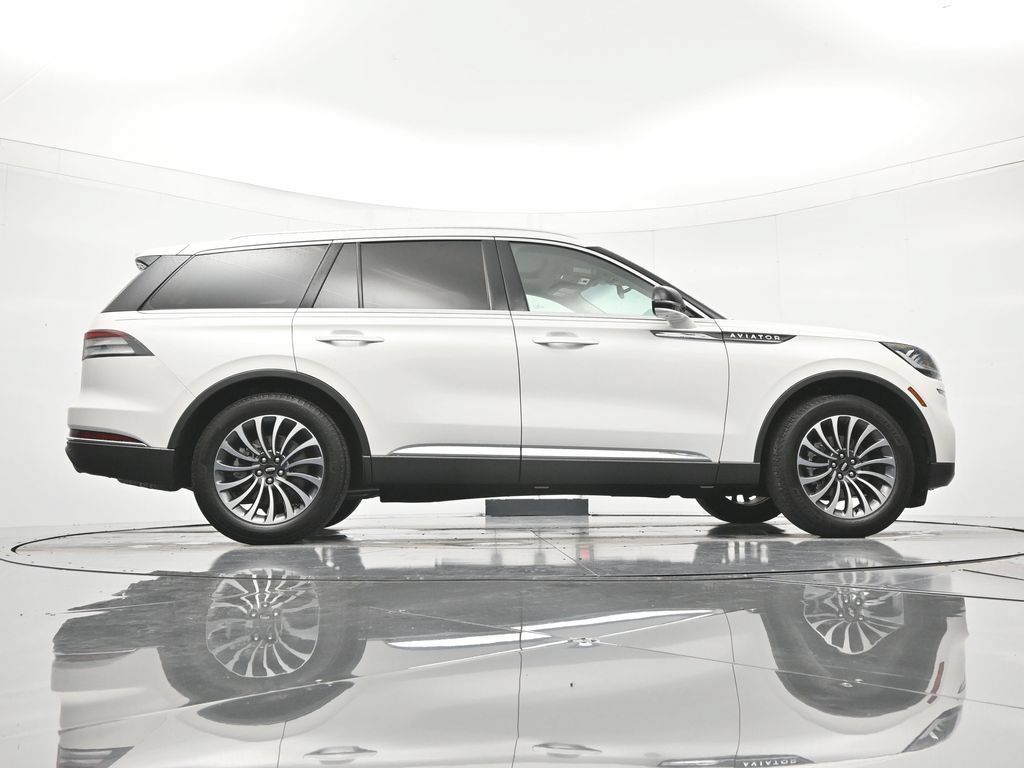 Used 2024 Lincoln Aviator 2WD w/ Premium Package image 41