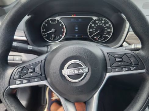 Used 2025 Nissan Altima 2.5 SV FWD image 9