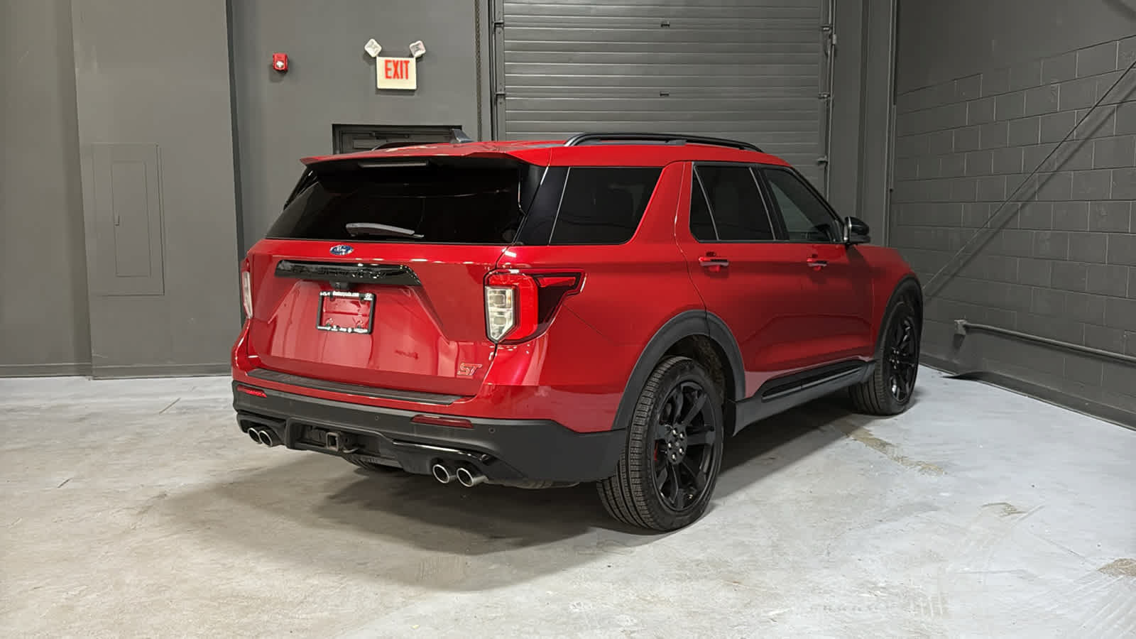 Used 2022 Ford Explorer ST w/ ST Street Pack AWD/4WD image 4