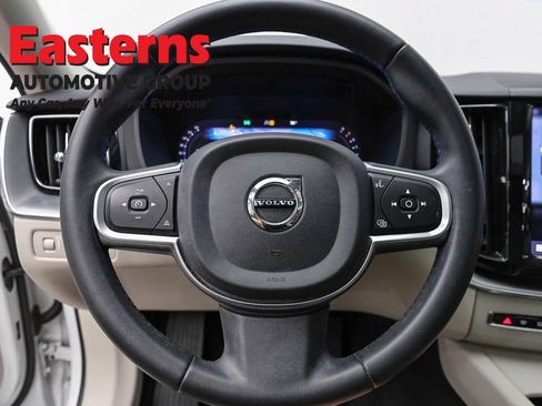 Used 2022 Volvo XC60 B5 Momentum AWD/4WD image 10