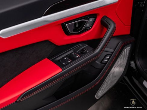Used 2021 Lamborghini Urus image 20