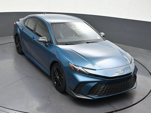 Used 2025 Toyota Camry SE FWD image 20