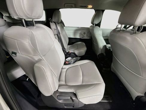 Certified 2026 Toyota Sienna LE FWD image 28