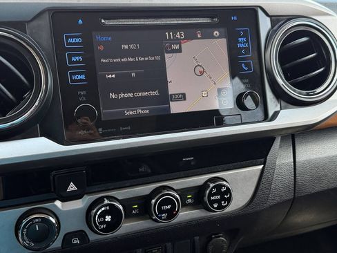 Used 2017 Toyota Tacoma SR5 AWD/4WD image 26
