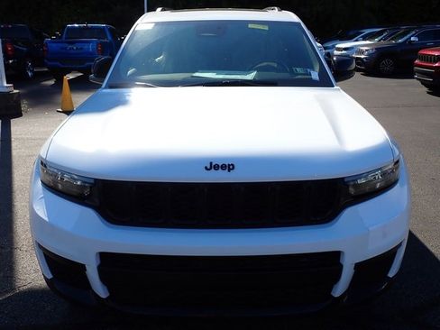 New 2025 Jeep Grand Cherokee L Altitude image 10