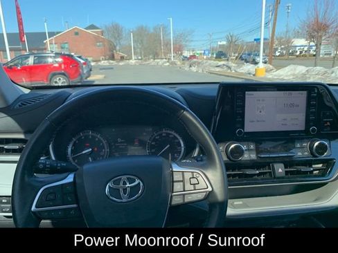 Used 2022 Toyota Highlander XLE image 17