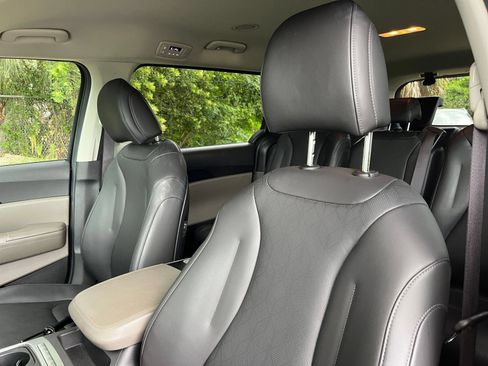 Used 2026 Kia Carnival FWD image 38