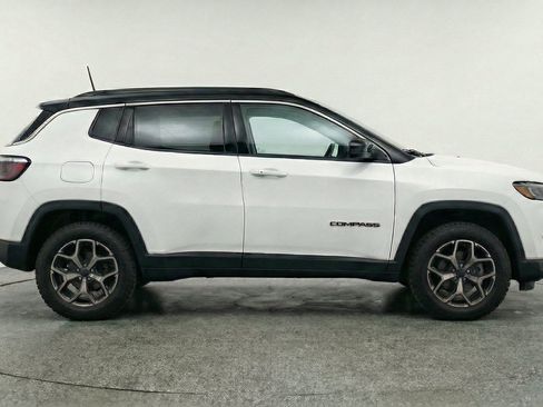 Used 2025 Jeep Compass Trailhawk AWD/4WD image 11