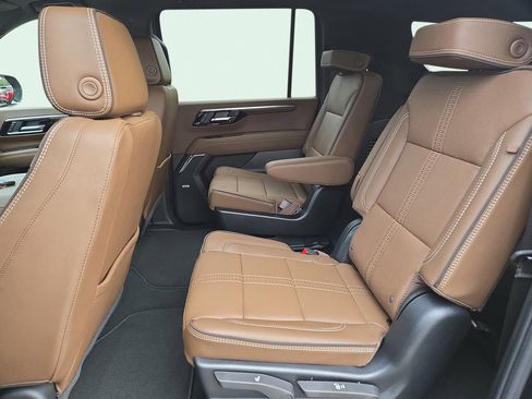New 2026 Chevrolet Suburban High Country AWD/4WD image 14
