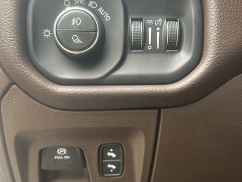 New 2026 RAM 1500 Laramie AWD/4WD image 18