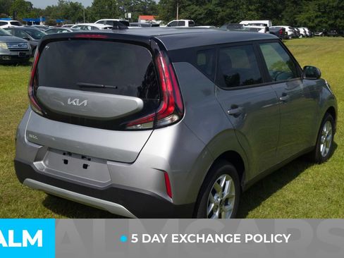 Used 2025 Kia Soul LX w/ LX Technology Package FWD image 4