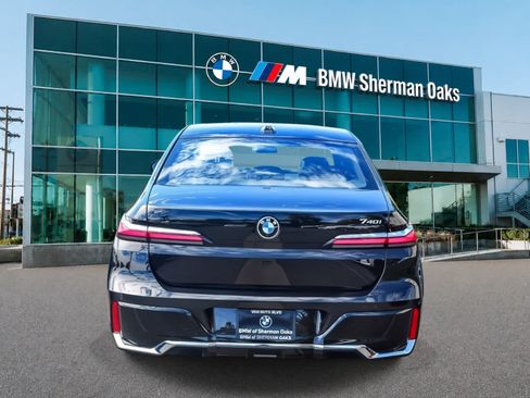 Certified 2026 BMW 740i RWD image 5