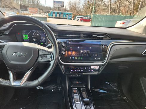 Used 2022 Chevrolet Bolt EUV LT w/ Convenience Package image 31