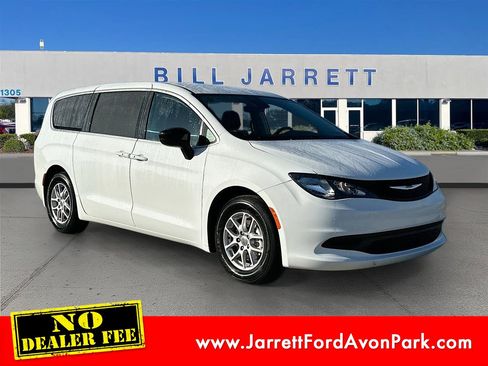 Used 2024 Chrysler Voyager LX image 1