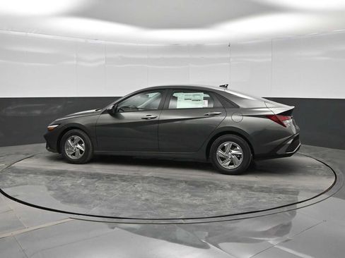 New 2026 Hyundai Elantra SE FWD image 5
