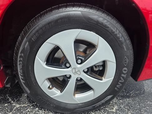 Used 2014 Toyota Prius Two FWD image 32