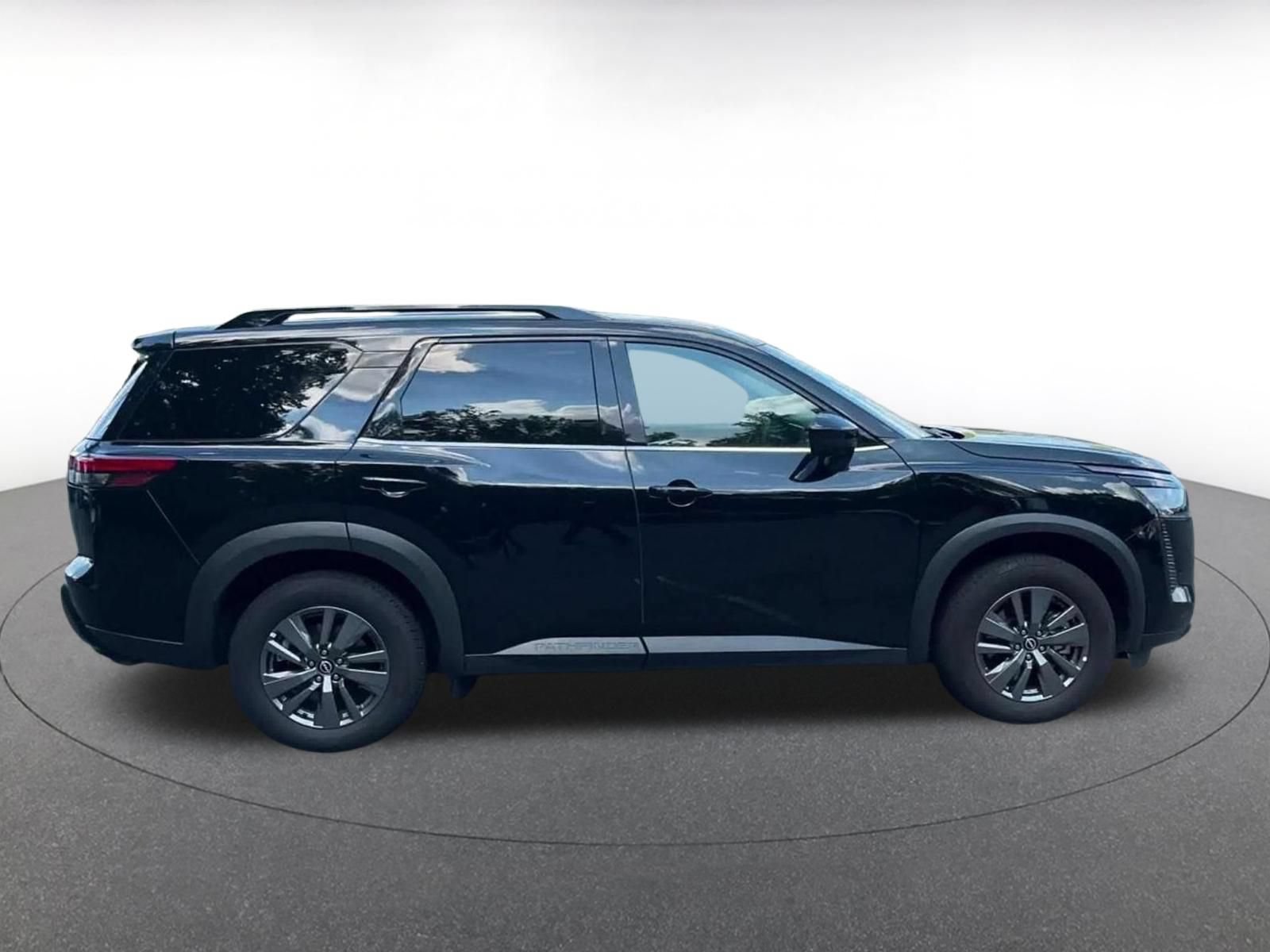 Used 2026 Nissan Pathfinder SV FWD image 15