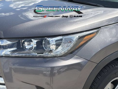 Used 2019 Toyota Highlander Limited Platinum FWD image 6