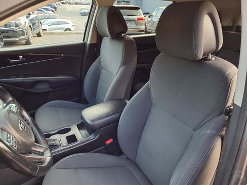 Used 2016 Kia Sorento LX w/ LX Convenience Package image 13