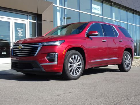 Used 2023 Chevrolet Traverse Premier w/ LPO, Floor Liner Package image 1