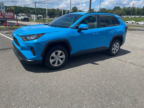 Used 2021 Toyota RAV4 LE AWD/4WD image 18