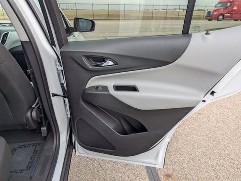 Used 2023 Chevrolet Equinox LS w/ LS Convenience Package image 8