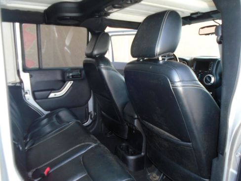 Used 2014 Jeep Wrangler Unlimited Rubicon AWD/4WD image 12